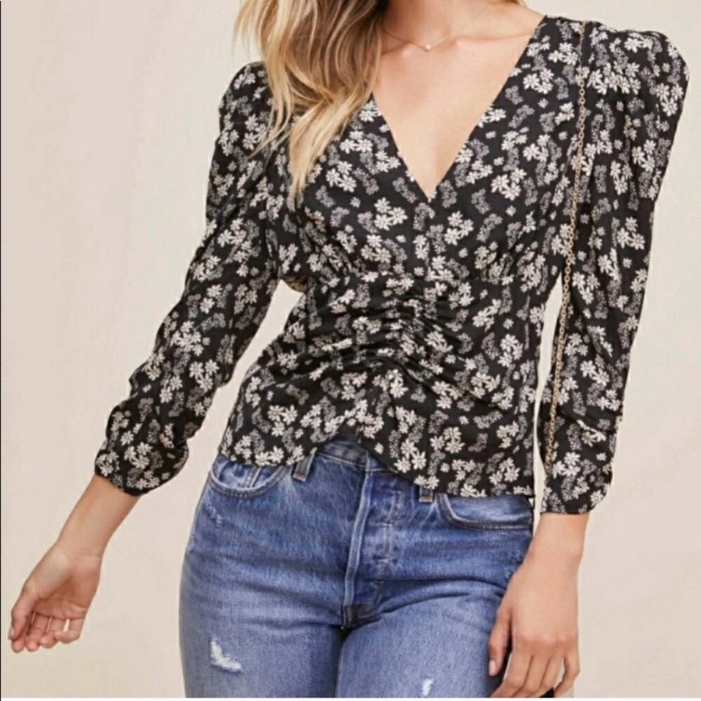 ASTR XS floral print puffy sleeve low cut top.